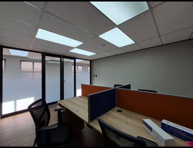 19M² OFFICE TO LET IN DUNKELD WEST